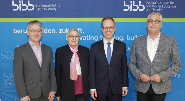 v.l.n.r. Prof. Dr. Hubert Ertl, Elke Hannack, Dr. Jens Brandenburg, Prof. Dr. Friedrich Hubert Esser