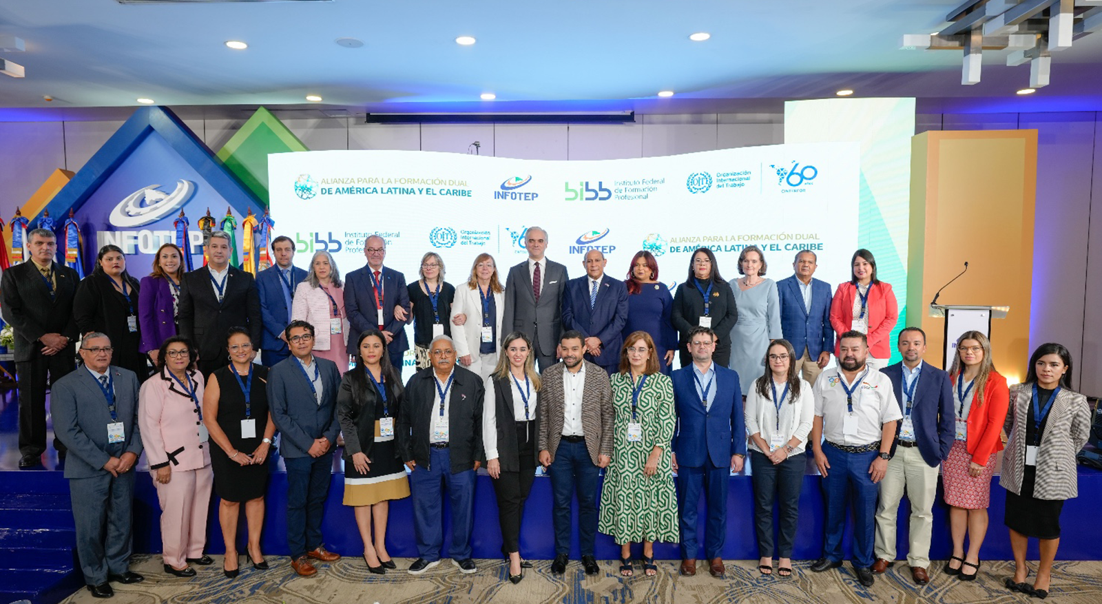 Die Mitglieder der Allianz für duale Ausbildung Lateinamerika und Karibik auf der Konferenz in Santo Domingo